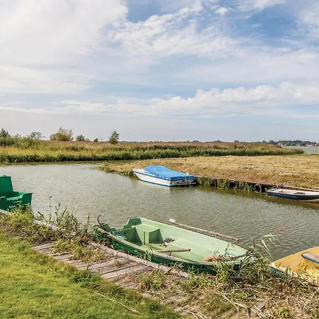 Hébergement de vacances 4 Bedroom Cozy In *