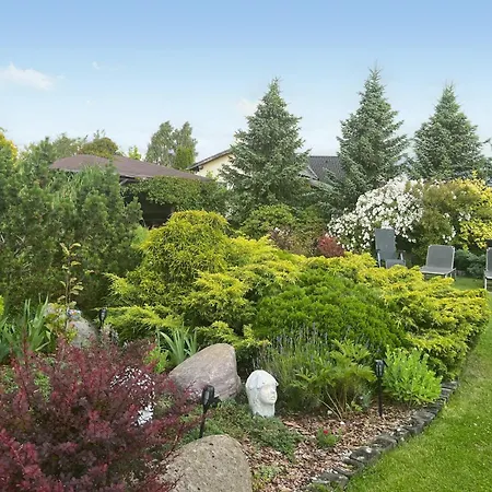 Hébergement de vacances 4 Bedroom Cozy In *