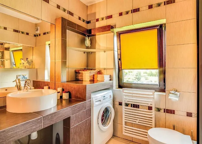 4 Bedroom Cozy In Mścice