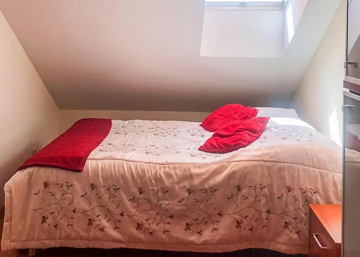 Сasa de vacaciones 4 Bedroom Cozy In