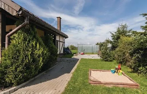 Сasa de vacaciones 4 Bedroom Cozy In Mścice